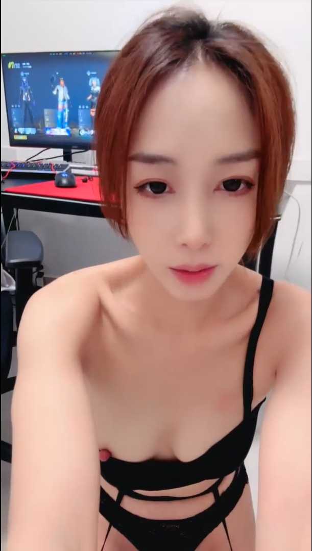 【老师你水好多】超好看的美女老师下海 1.3GB 飞猫